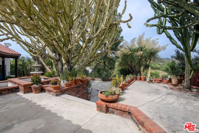 1458 Sutherland Street, Los Angeles, CA 90026