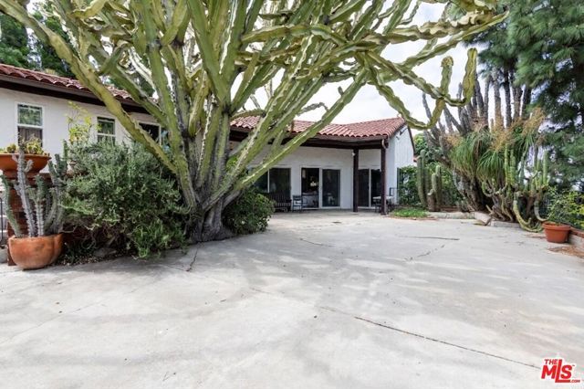 1458 Sutherland Street, Los Angeles, CA 90026