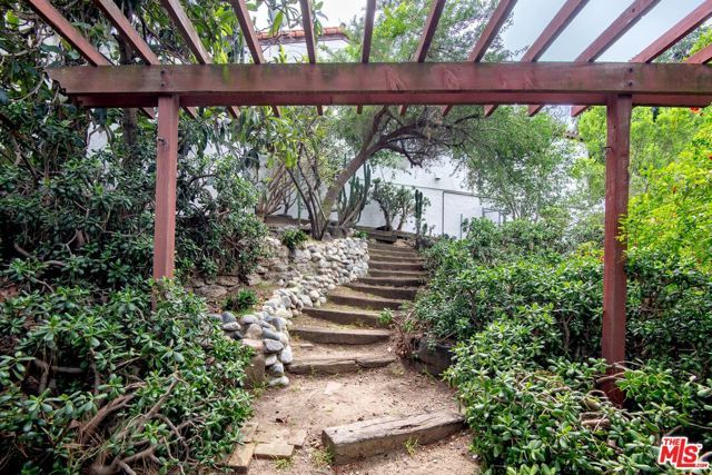 1458 Sutherland Street, Los Angeles, CA 90026