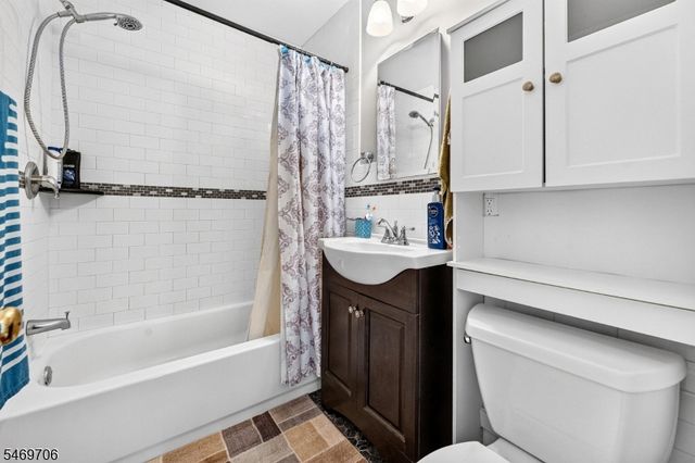 297 Manalapan Rd, Spotswood Boro, NJ 08884
