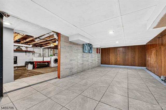 297 Manalapan Rd, Spotswood Boro, NJ 08884