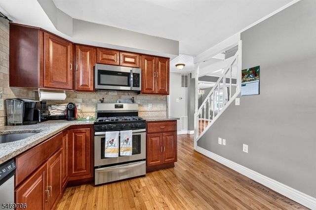297 Manalapan Rd, Spotswood Boro, NJ 08884