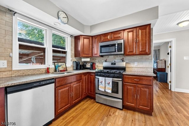 297 Manalapan Rd, Spotswood Boro, NJ 08884