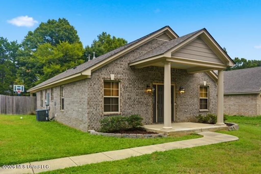 121 Woolfolk Road, Senatobia, MS 38668 — exterior