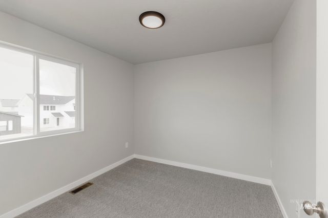 6792 W Redwood Creek Dr, Meridian, ID 83646