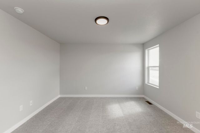 6792 W Redwood Creek Dr, Meridian, ID 83646
