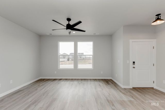6792 W Redwood Creek Dr, Meridian, ID 83646