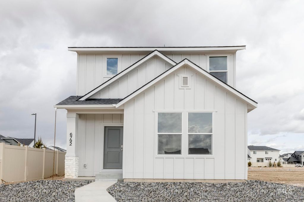6792 W Redwood Creek Dr, Meridian, ID 83646