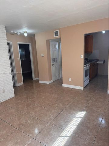 2121 NW 4th Ct 1, Pompano Beach, FL 33069