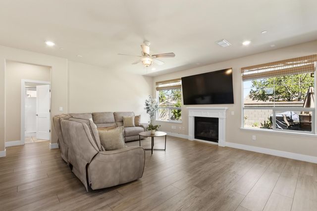 1916 Beale Cir, Lincoln, CA 95648