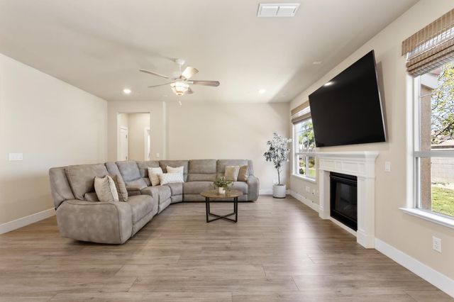 1916 Beale Cir, Lincoln, CA 95648