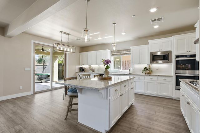 1916 Beale Cir, Lincoln, CA 95648