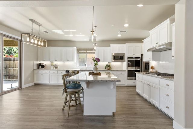 1916 Beale Cir, Lincoln, CA 95648