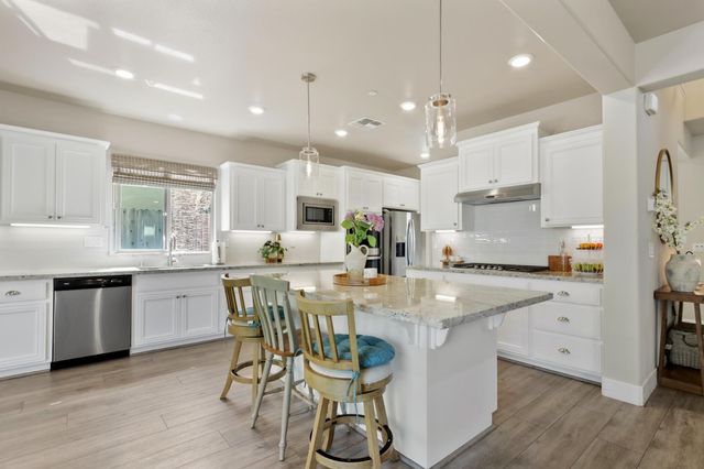 1916 Beale Cir, Lincoln, CA 95648