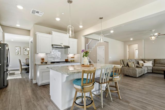 1916 Beale Cir, Lincoln, CA 95648