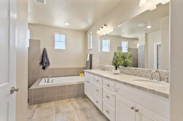 1916 Beale Cir, Lincoln, CA 95648