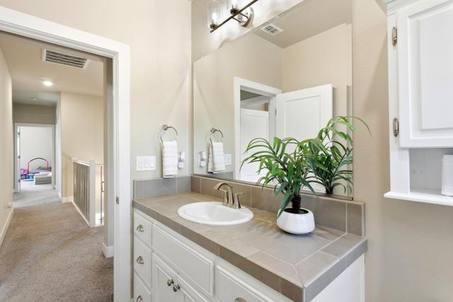 1916 Beale Cir, Lincoln, CA 95648