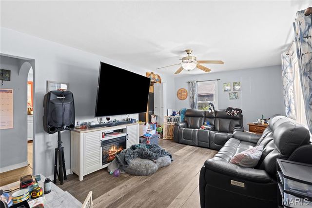 3731 Edmundson Road, St Louis, MO 63114