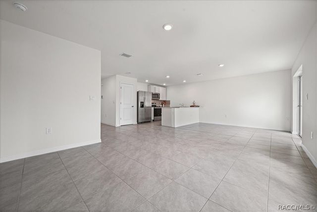 8471 Clearway Drive, Wildwood, FL 34785