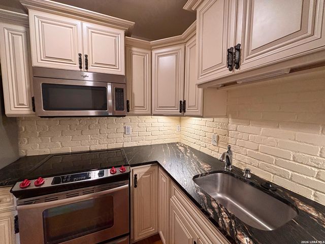 7709 Broadway Apt 323, San Antonio, TX 78209