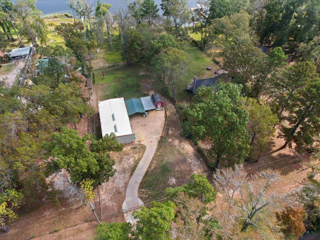 522 N Lake Dr., Gladewater, TX 75647