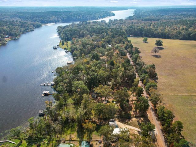 522 N Lake Dr., Gladewater, TX 75647