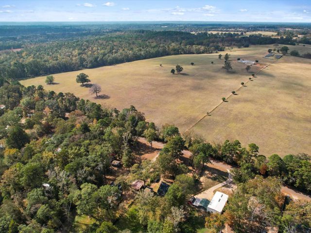 522 N Lake Dr., Gladewater, TX 75647