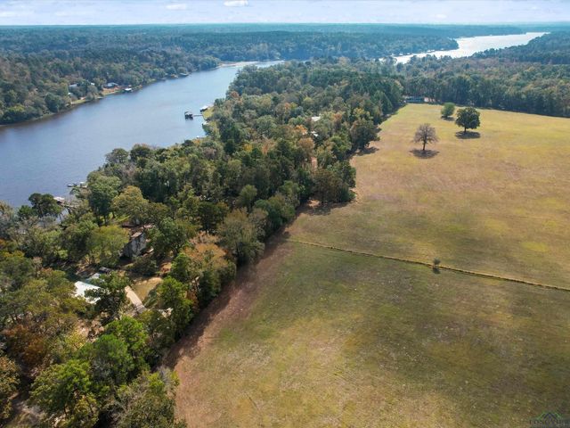 522 N Lake Dr., Gladewater, TX 75647