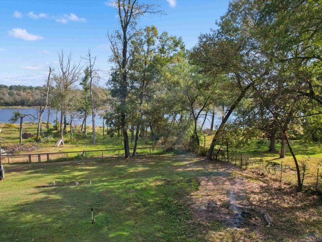 522 N Lake Dr., Gladewater, TX 75647