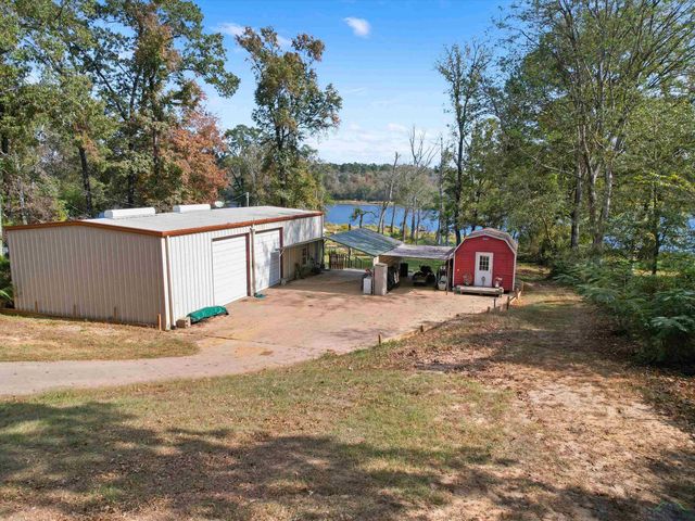 522 N Lake Dr., Gladewater, TX 75647