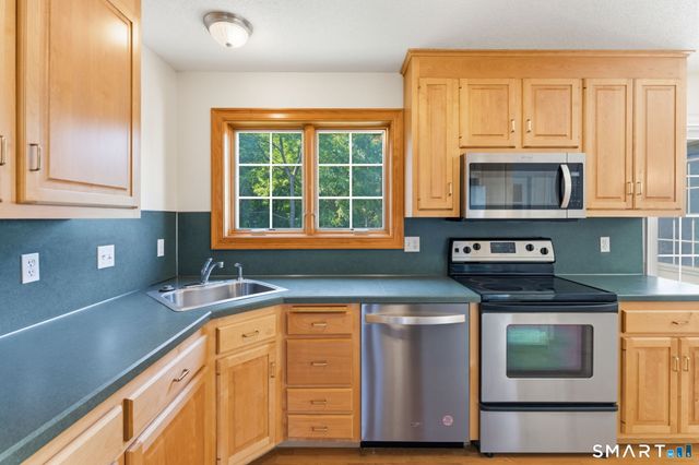 12 Juniper Road, Bloomfield, CT 06002
