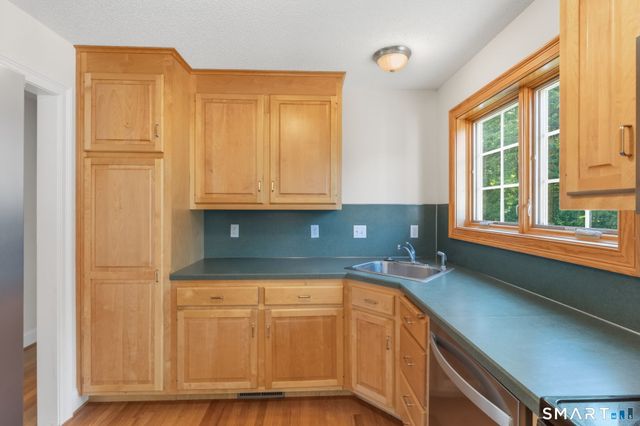 12 Juniper Road, Bloomfield, CT 06002