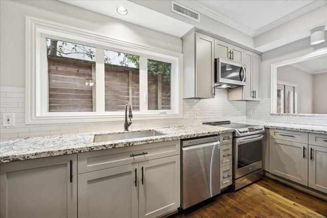 2113 Potomac Drive D, Houston, TX 77057