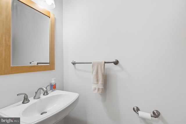 215 W GEORGE MASON RD W, Falls Church, VA 22046