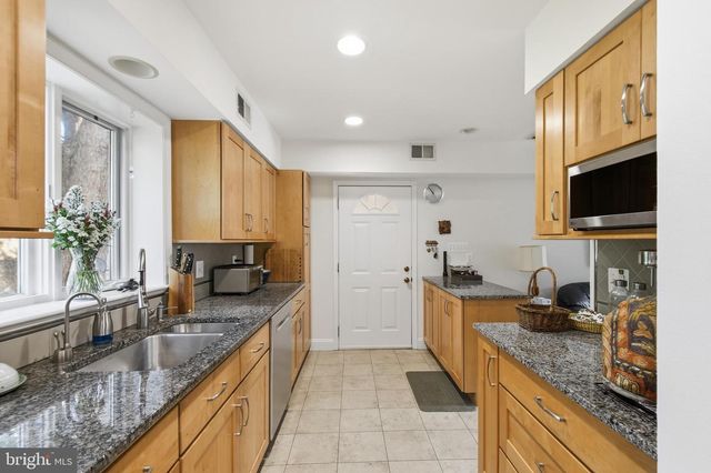 215 W GEORGE MASON RD W, Falls Church, VA 22046