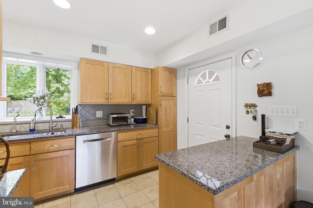 215 W GEORGE MASON RD W, Falls Church, VA 22046