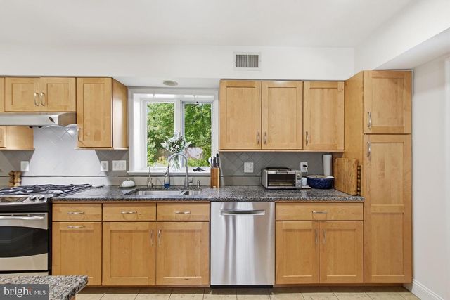 215 W GEORGE MASON RD W, Falls Church, VA 22046