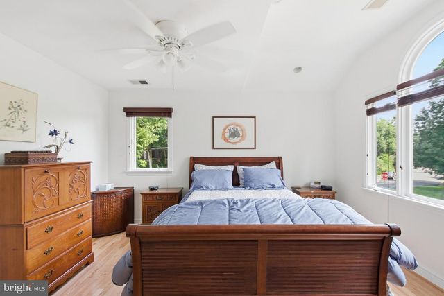 215 W GEORGE MASON RD W, Falls Church, VA 22046