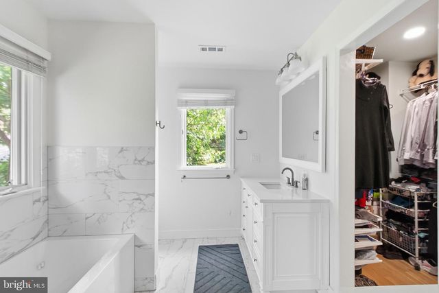 215 W GEORGE MASON RD W, Falls Church, VA 22046
