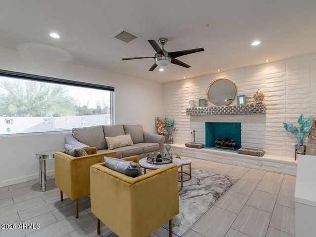 3302 E Turquoise Avenue, Phoenix, AZ 85028