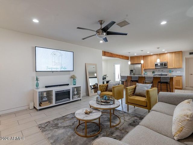 3302 E Turquoise Avenue, Phoenix, AZ 85028