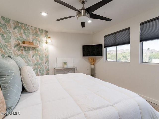 3302 E Turquoise Avenue, Phoenix, AZ 85028