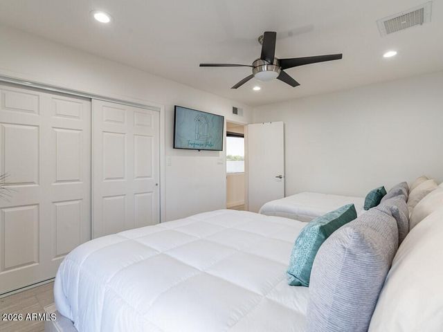 3302 E Turquoise Avenue, Phoenix, AZ 85028