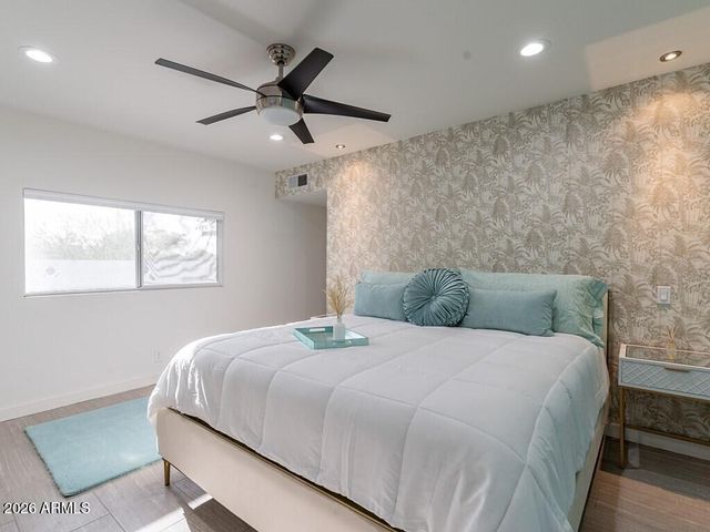 3302 E Turquoise Avenue, Phoenix, AZ 85028