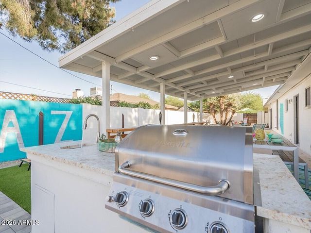 3302 E Turquoise Avenue, Phoenix, AZ 85028