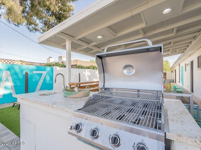 3302 E Turquoise Avenue, Phoenix, AZ 85028