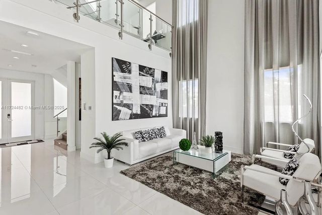 6821 NW 104th Ct, Doral, FL 33178