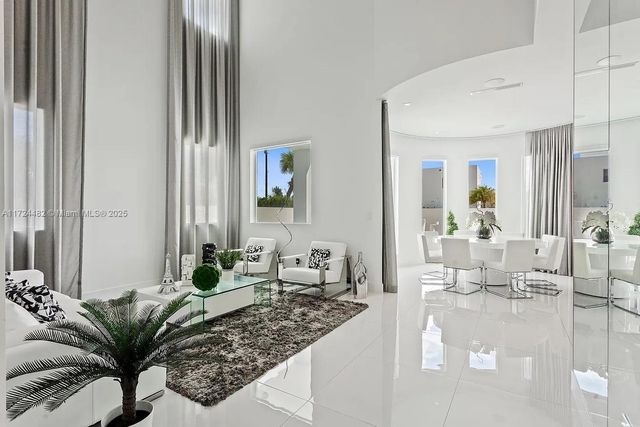 6821 NW 104th Ct, Doral, FL 33178