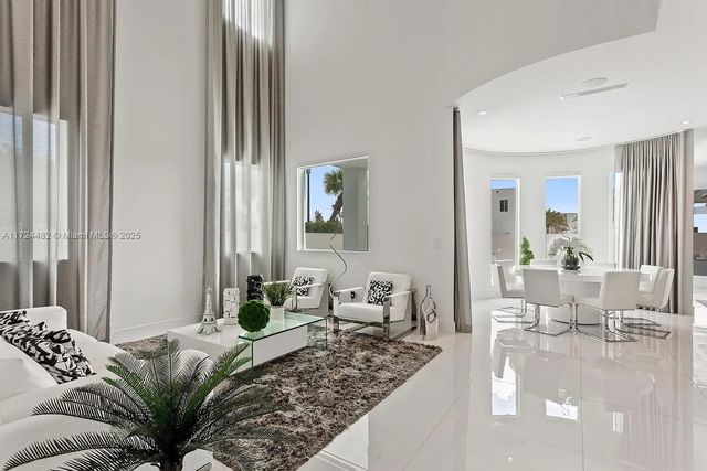 6821 NW 104th Ct, Doral, FL 33178