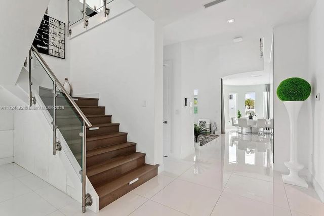 6821 NW 104th Ct, Doral, FL 33178